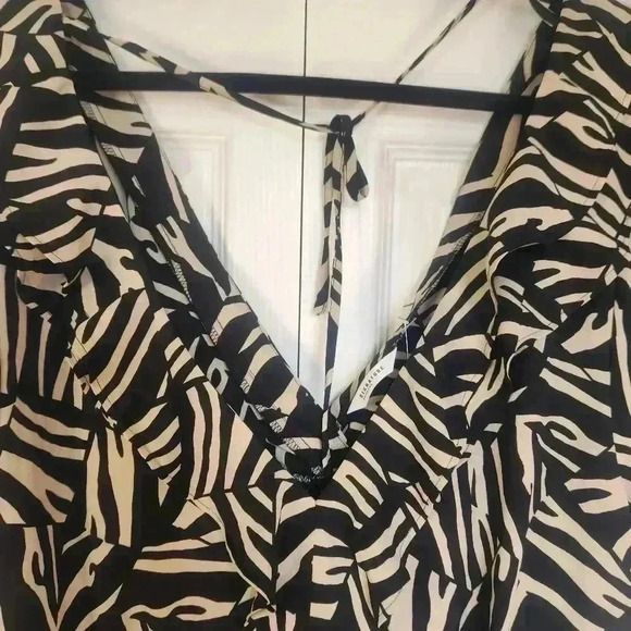 Reitman's Signature Plus Size V-Front & Back Polyester Ruffle Blouse Size 2x - Picture 5 of 13